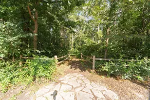 2357 Quail Hollow Ct, Delafield, WI 53018 - Photo 4
