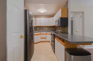 2357 Quail Hollow Ct, Delafield, WI 53018 - Photo 10