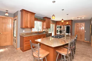 10570 W Pallottine Dr, Greenfield, WI 53228 - Photo 16
