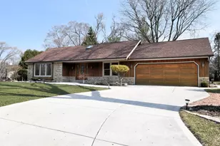 10570 W Pallottine Dr, Greenfield, WI 53228 - Photo 2