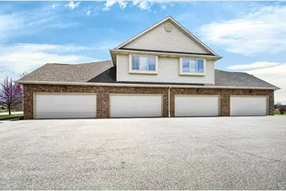 9296  Creekside Cir #212, Pleasant Prairie, WI 53158 - Photo 4