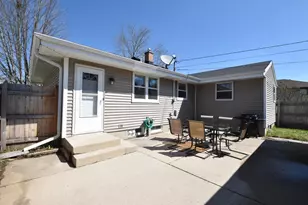 403 Beech St, Grafton, WI 53024 - Photo 2