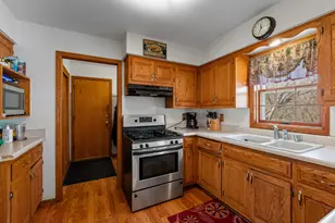 2908 Devonshire Ct, Waukesha, WI 53188 - Photo 4