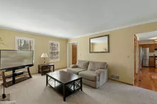 2908 Devonshire Ct, Waukesha, WI 53188 - Photo 8