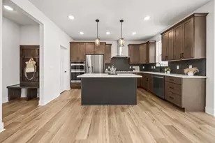 N73W17723 Mineral Dr, Menomonee Falls, WI 53051 - Photo 10