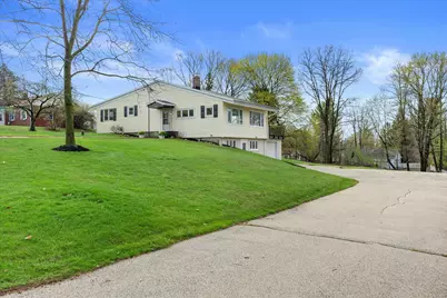 14225  Forest View Ln, Brookfield, WI 53005 - Photo 4