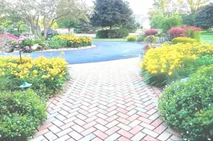 702 W Haddonstone Pl, Mequon, WI 53092 - Photo 6
