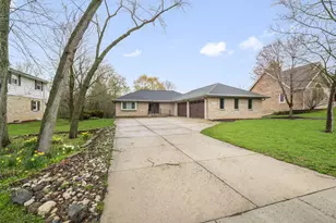 10928 W Church St, Franklin, WI 53132 - Photo 2
