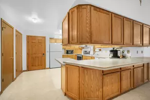 10928 W Church St, Franklin, WI 53132 - Photo 8