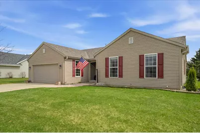 1879  Kissel Dr, Hartford, WI 53027 - Photo 2