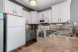 2135 Rainbow Lake Ln, West Bend, WI 53090 - Photo 8