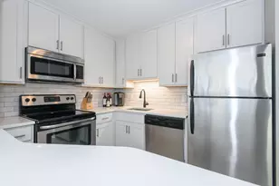 1660 N Prospect Ave, Milwaukee, WI 53202 - Photo 4