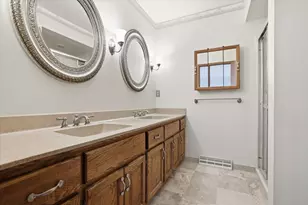 4615 S Delphine Dr, New Berlin, WI 53151 - Photo 14