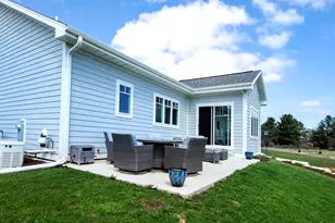 638 Red Oak Dr, Summit, WI 53066 - Photo 8