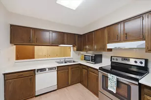 345 Park Hill Dr, Pewaukee, WI 53072 - Photo 8