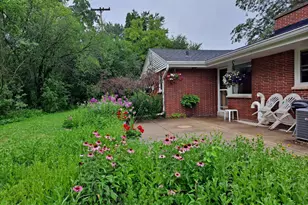 W160N8462 Donald Ct, Menomonee Falls, WI 53051 - Photo 8