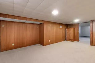 910 Lawton Terrace, Manitowoc, WI 54220 - Photo 16