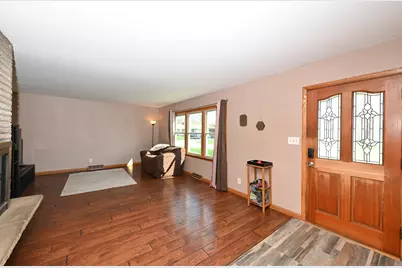 5319  Lakeside Dr, Greendale, WI 53129 - Photo 4