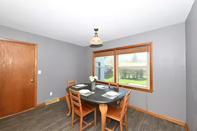 5319  Lakeside Dr, Greendale, WI 53129 - Photo 12