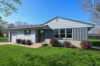 5319  Lakeside Dr, Greendale, WI 53129 - Photo 2