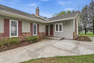 2009 Deerfield Dr, Saukville, WI 53080 - Photo 4