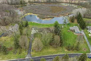 2009 Deerfield Dr, Saukville, WI 53080 - Photo 36