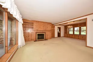 N93W15358 Hillside Ln, Menomonee Falls, WI 53051 - Photo 6