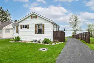 2225 Lakeshore Dr, Racine, WI 53139 - Photo 38