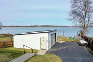 2225 Lakeshore Dr, Racine, WI 53139 - Photo 30