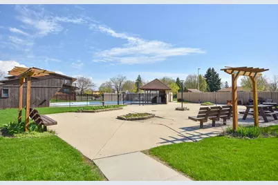 3935 S 84th St #4, Greenfield, WI 53228 - Photo 16