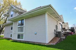 4870 S Waterview Ct, Greenfield, WI 53220 - Photo 44