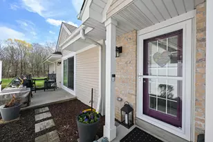 4870 S Waterview Ct, Greenfield, WI 53220 - Photo 10