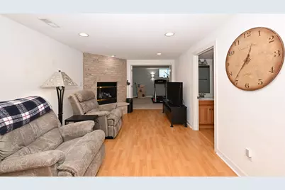4870 S Waterview Ct, Greenfield, WI 53220 - Photo 36