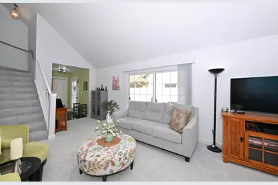 4870 S Waterview Ct, Greenfield, WI 53220 - Photo 6