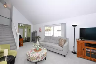 4870 S Waterview Ct, Greenfield, WI 53220 - Photo 6