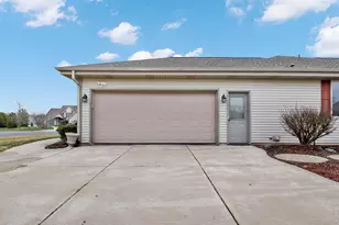N67W13397 Roman Ct, Menomonee Falls, WI 53051 - Photo 4