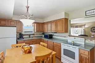 318 Dodie Dr, Waukesha, WI 53189 - Photo 6