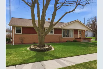 1001  Glenview Dr, Manitowoc, WI 54220 - Photo 2