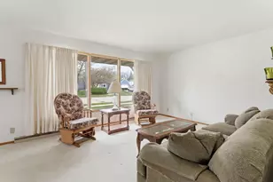 1001 Glenview Dr, Manitowoc, WI 54220 - Photo 4