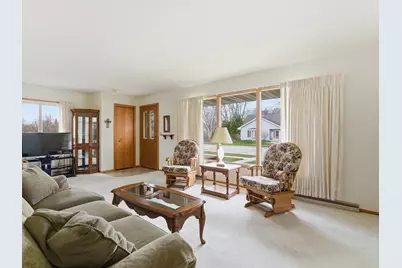 1001  Glenview Dr, Manitowoc, WI 54220 - Photo 6