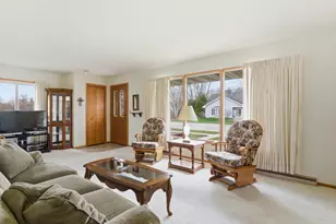 1001 Glenview Dr, Manitowoc, WI 54220 - Photo 6