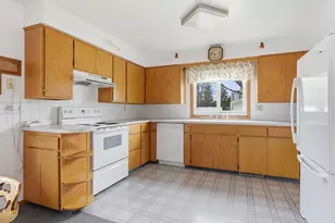 1001 Glenview Dr, Manitowoc, WI 54220 - Photo 8