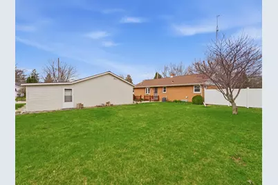 1001  Glenview Dr, Manitowoc, WI 54220 - Photo 32