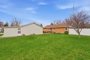 1001 Glenview Dr, Manitowoc, WI 54220 - Photo 32