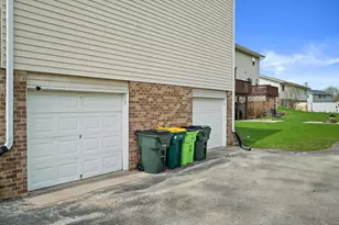 1605 Vogt Dr, West Bend, WI 53095 - Photo 20