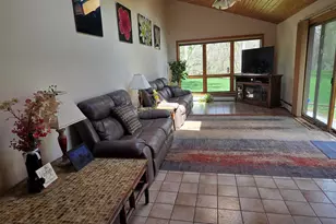 2012 Creek Ridge Dr, Racine, WI 53402 - Photo 12