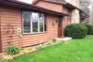 2012 Creek Ridge Dr, Racine, WI 53402 - Photo 2
