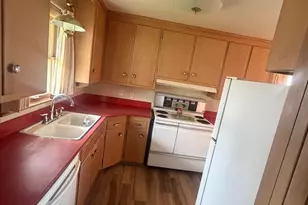 3033 S Stratton Dr, West Allis, WI 53219 - Photo 8
