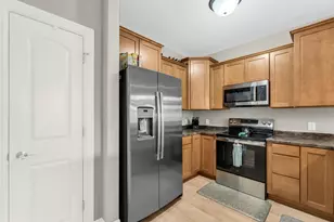 2515 W Colonial Woods Dr, Oak Creek, WI 53154 - Photo 10