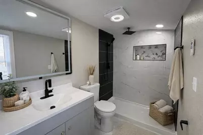 8057 W Herbert Ave, Milwaukee, WI 53218 - Photo 12